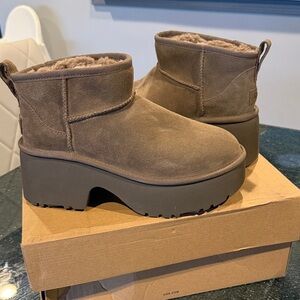 UGG Classic Ultra Mini Platform Booties. Size 9